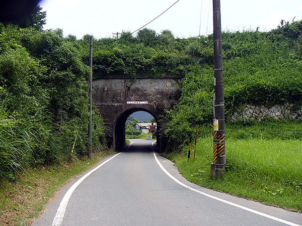 こんなトンネルも通り・・・